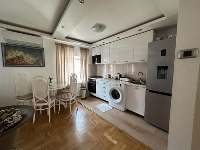 Cozy Old Town Apartment, ブドヴァ エクステリア 写真